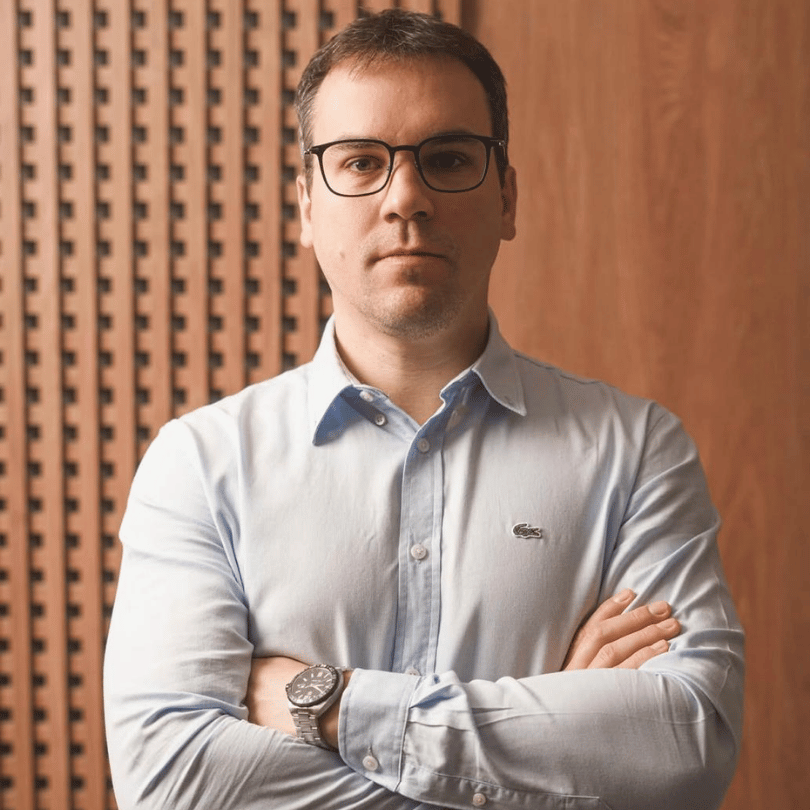 Dr. Guilherme Perez Carreira